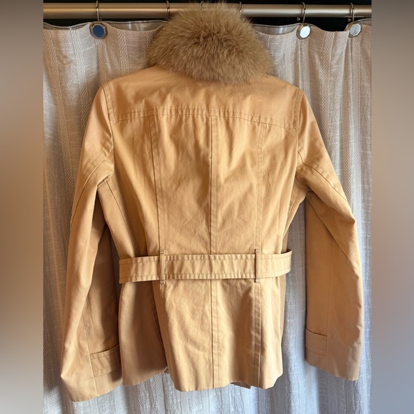 Burberry Women's Tan Double-Breasted Trench Jacket - Picture 2 of 11